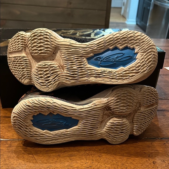 Nike Lebron XVII Men’s athletic shoe - Picture 8 of 8